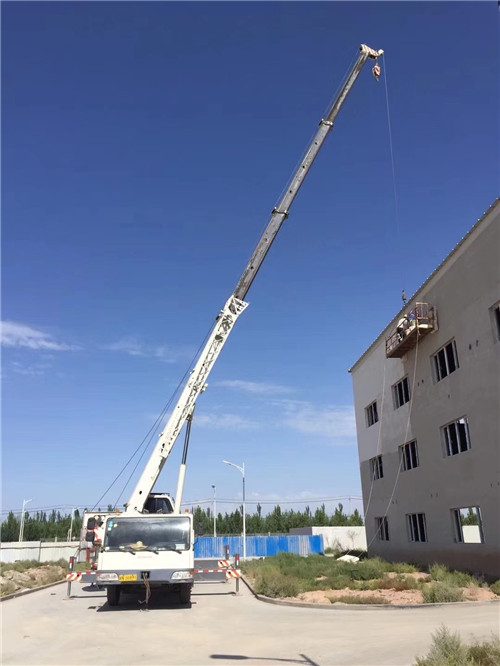 礼泉县“轻装强干”—— 吊车的 “轻量化臂架” 技术