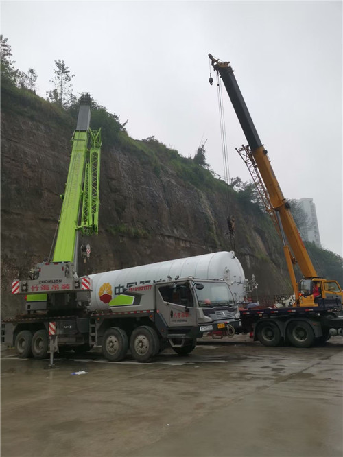 礼泉县“不怕风雨冻”—— 吊车的 “恶劣环境适应” 技术